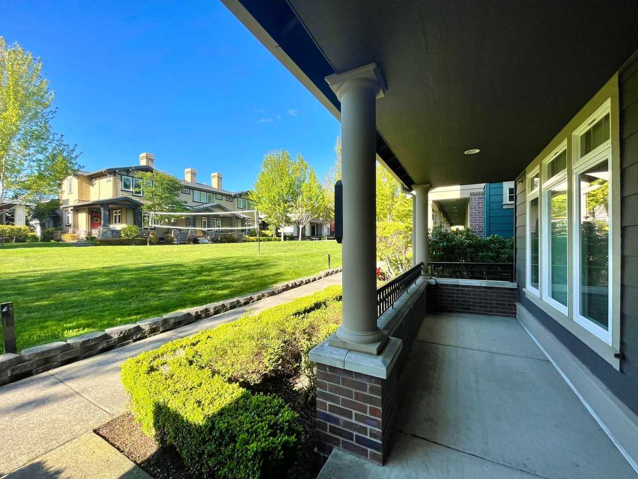 1790 10th Ave Ne - Photo 4 of 30
