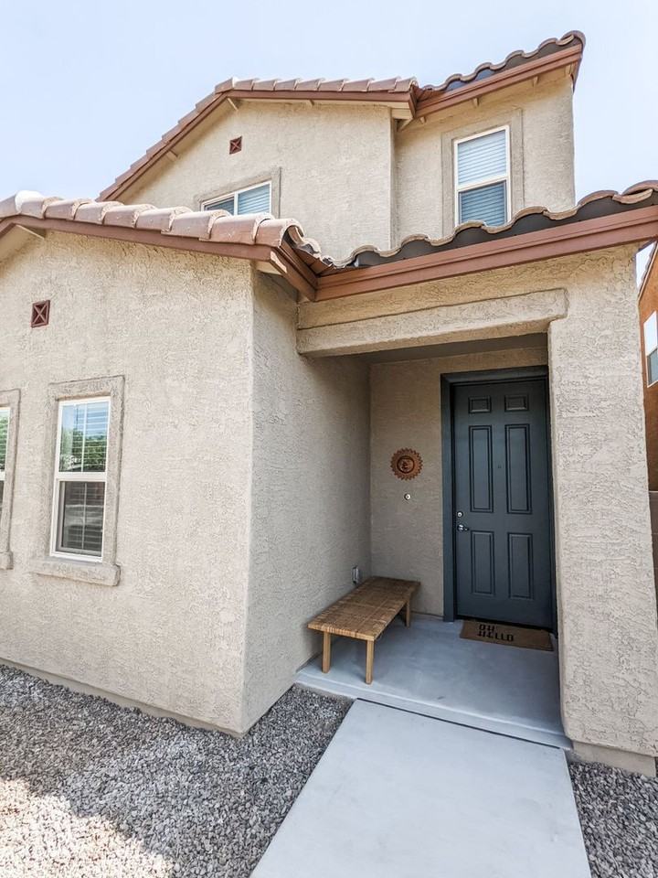 1097 East Ascent Street - Photo 3 of 17