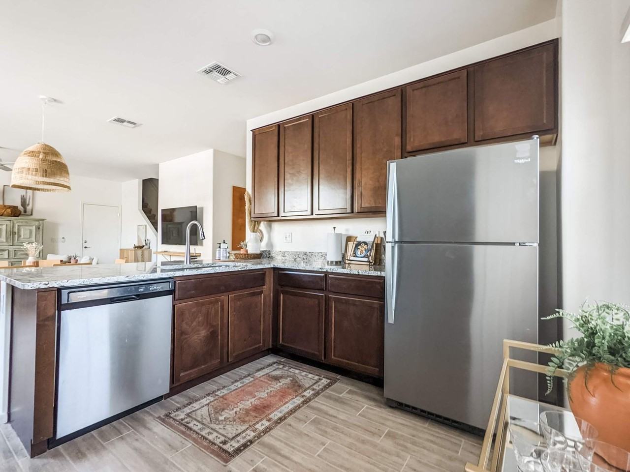 1097 East Ascent Street - Photo 4 of 17