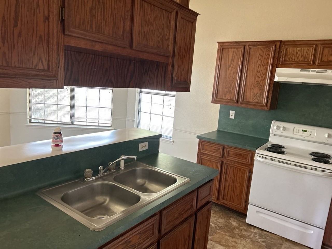1001 Clairidge Ave - Photo 5 of 21