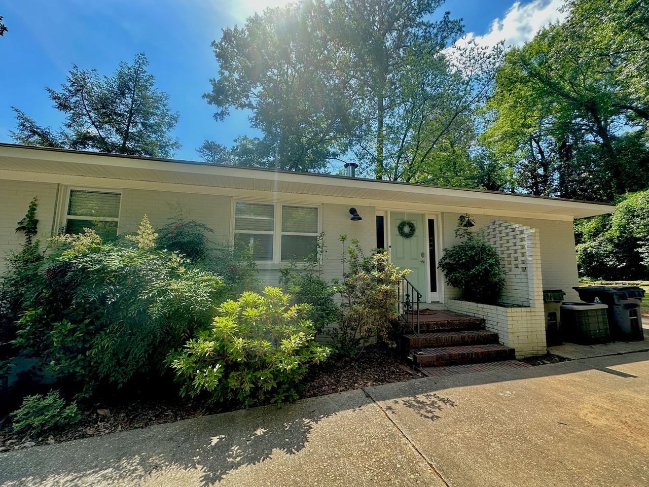 560 Sherwood Dr - Photo 2 of 48