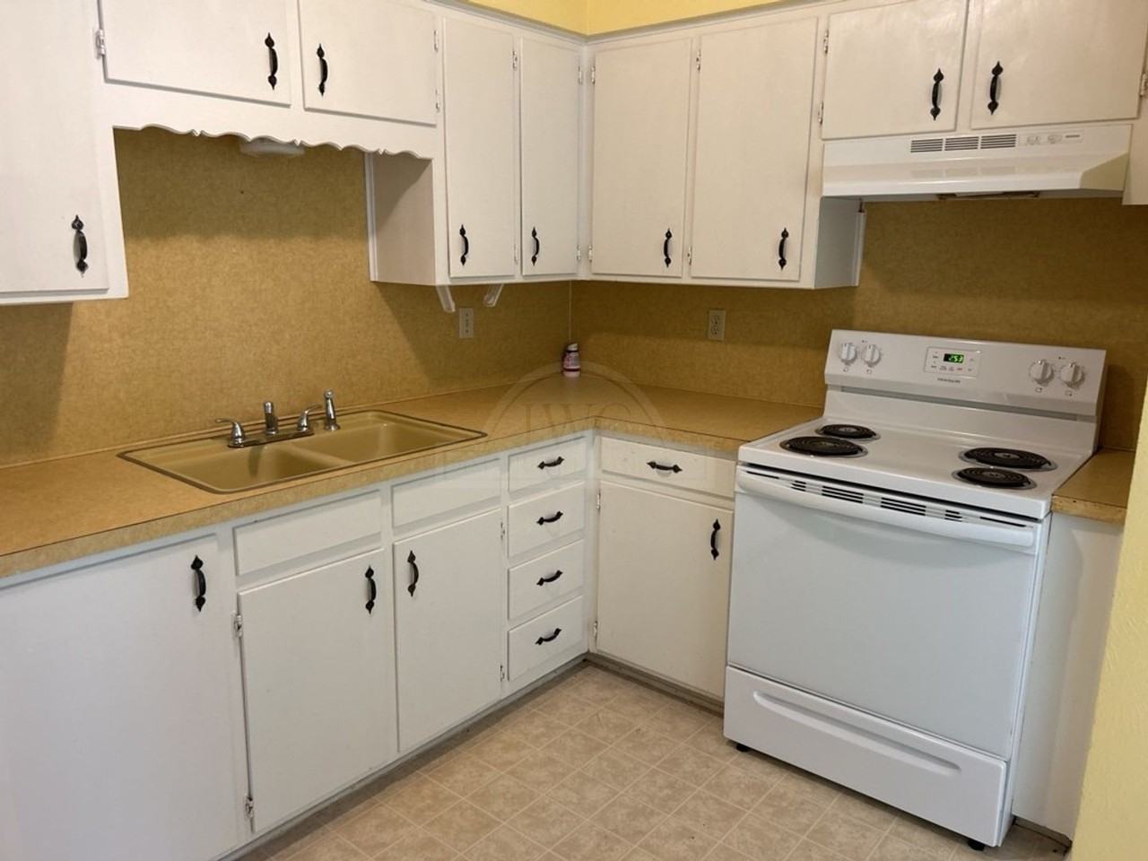 821 Michelle Drive - Photo 6 of 19