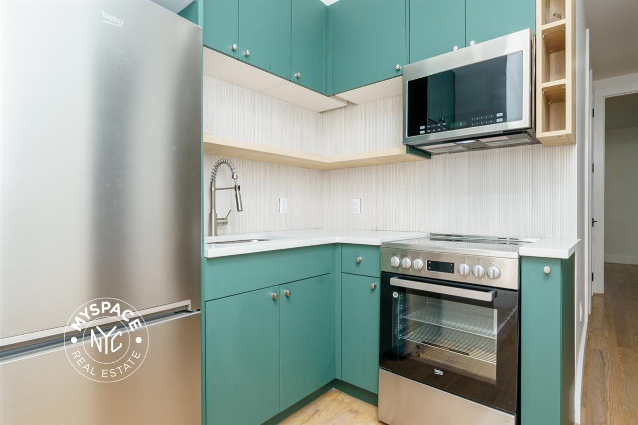 1027 Putnam Ave #3C - Photo 2 of 12