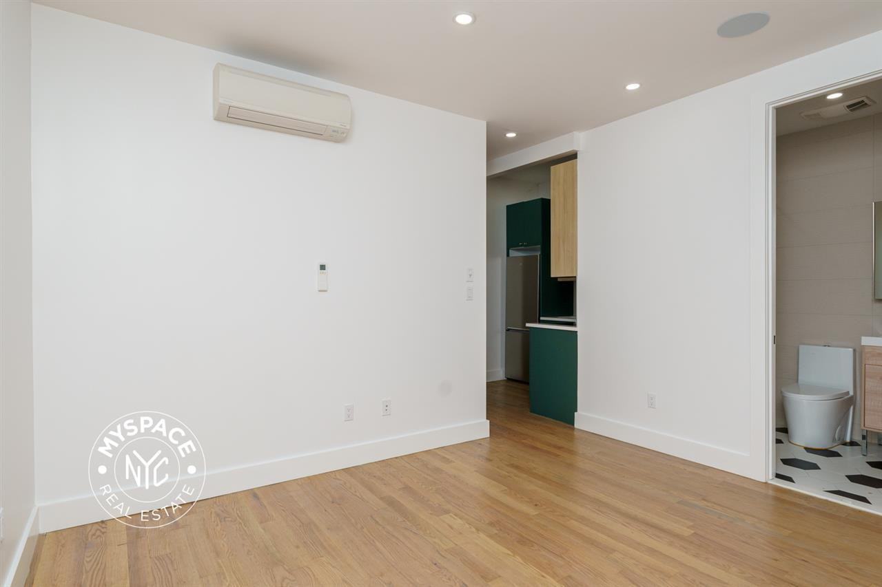 1027 Putnam Ave #3C - Photo 5 of 12