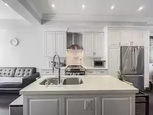1036 Avenue Rd - Photo 2 of 24