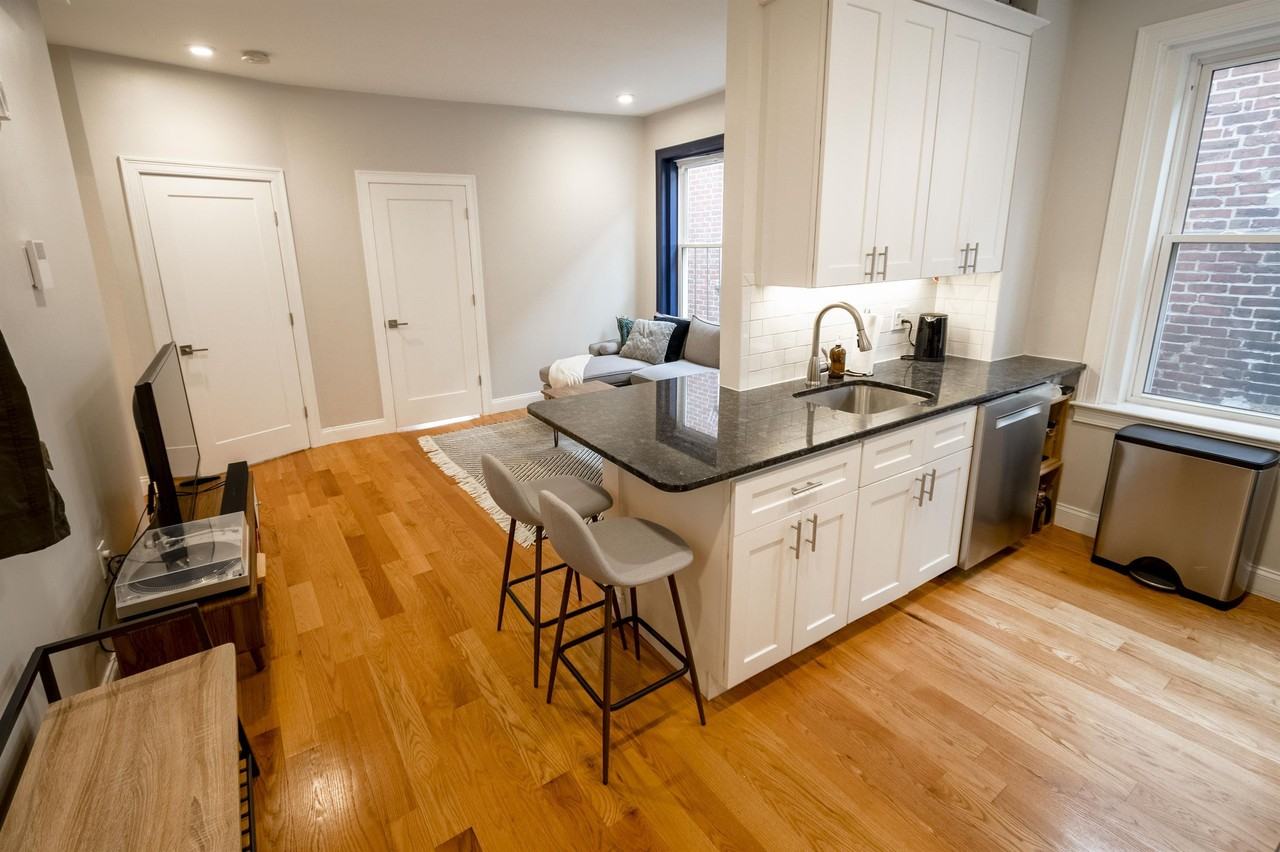 81 Prince St #4 - Photo 7 of 13