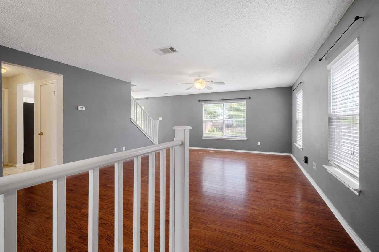 2412 Byfield Dr - Photo 4 of 23