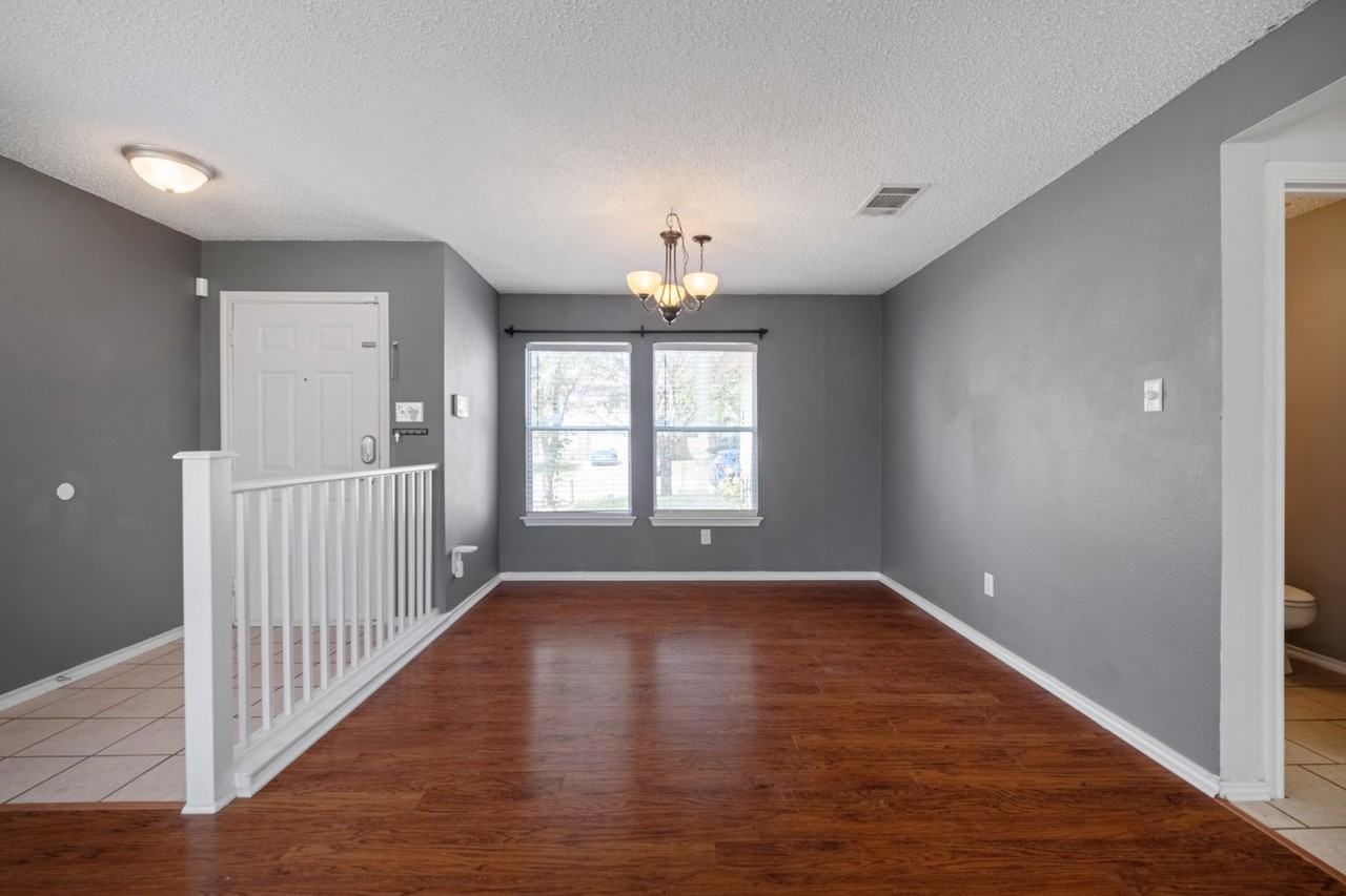 2412 Byfield Dr - Photo 5 of 23