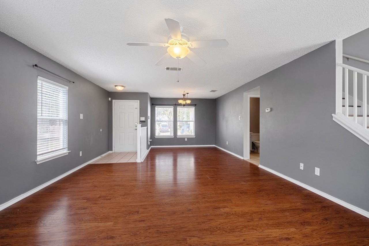 2412 Byfield Dr - Photo 7 of 23