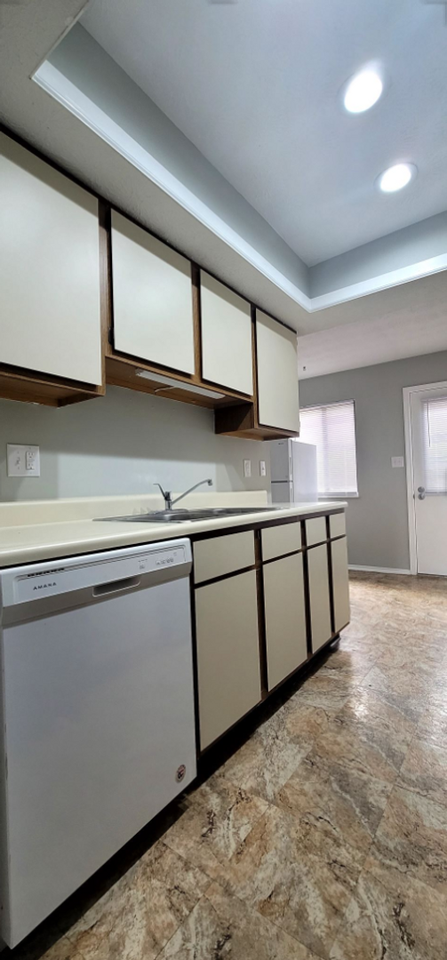 3508 Spanish Villa Dr #1 - Photo 6 of 21
