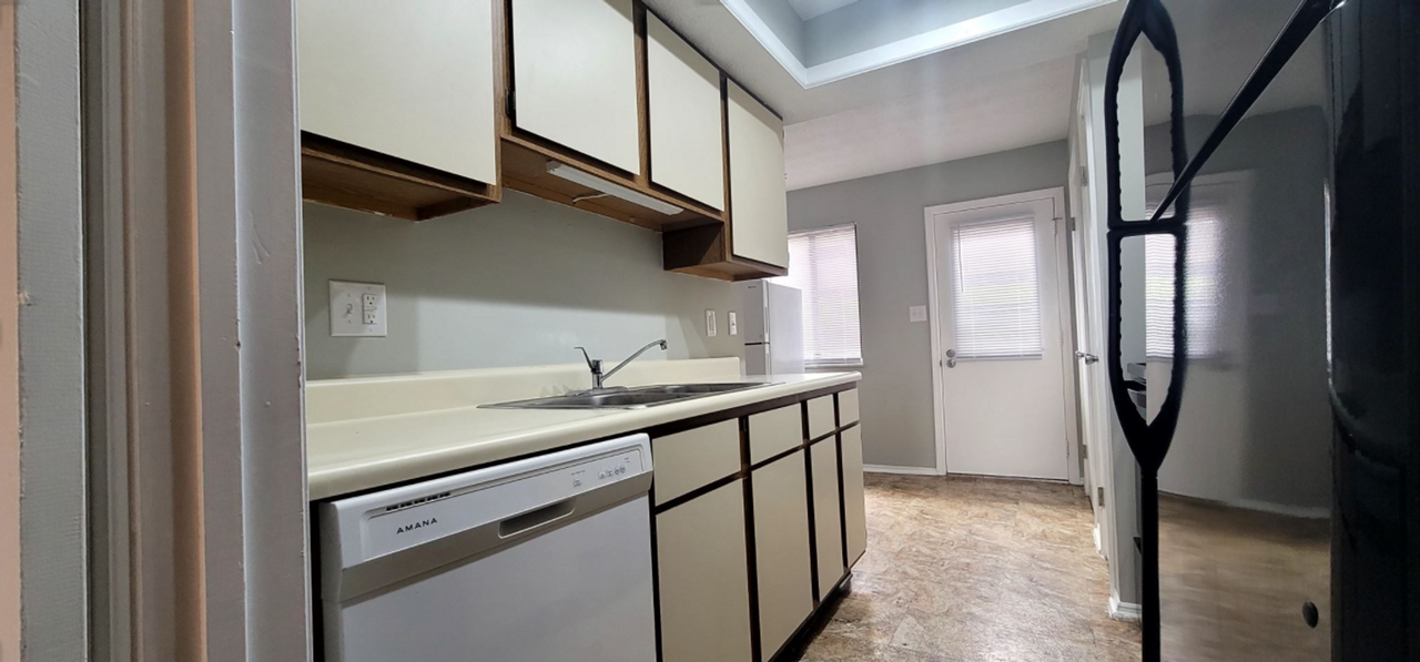 3508 Spanish Villa Dr #1 - Photo 4 of 21