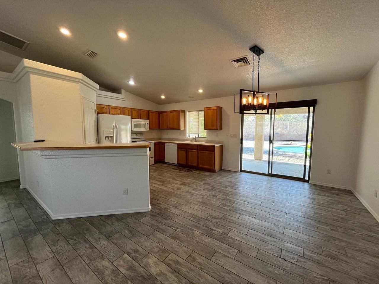 4018 Carlsbad Dr - Photo 4 of 16