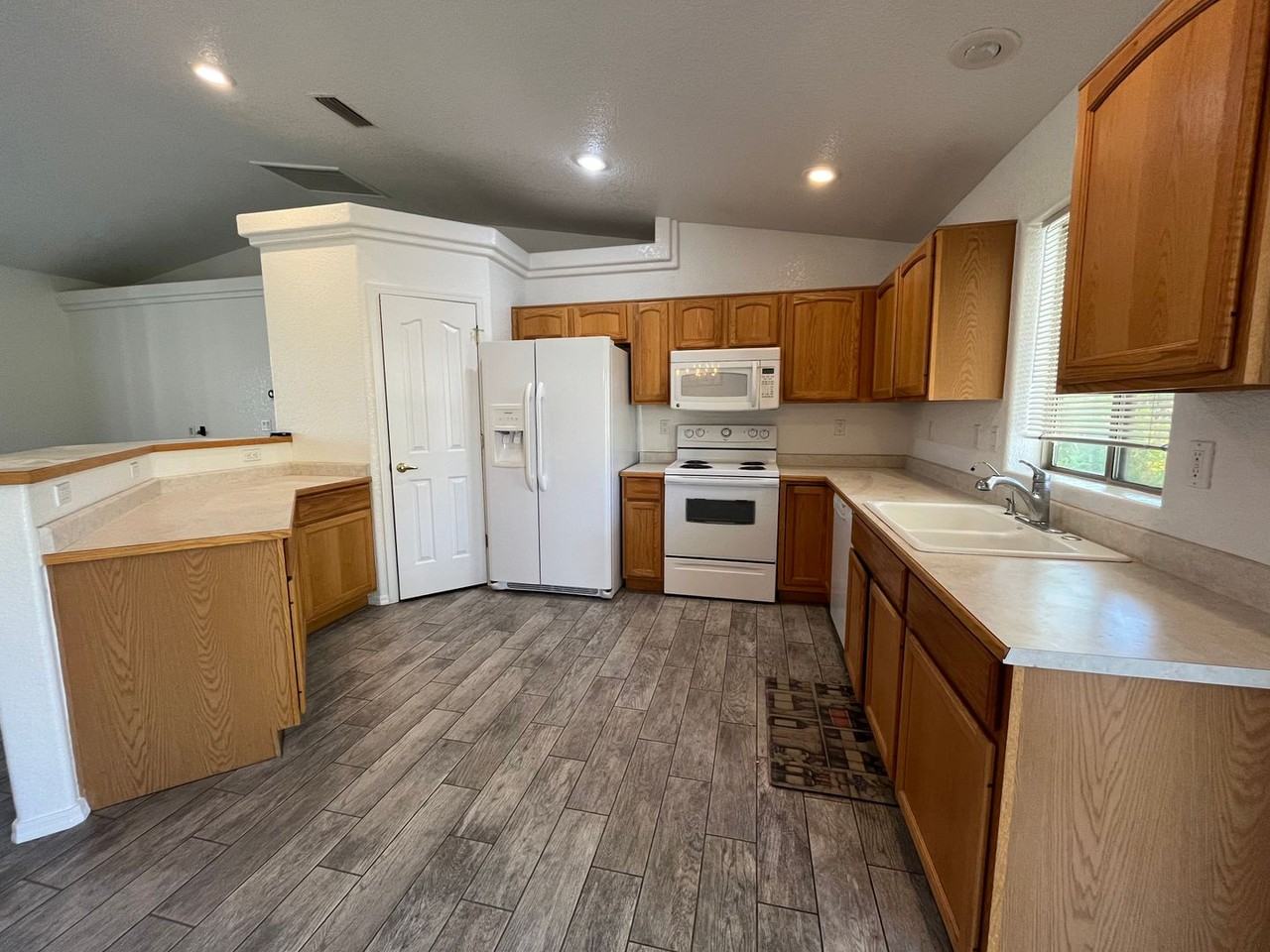 4018 Carlsbad Dr - Photo 5 of 16