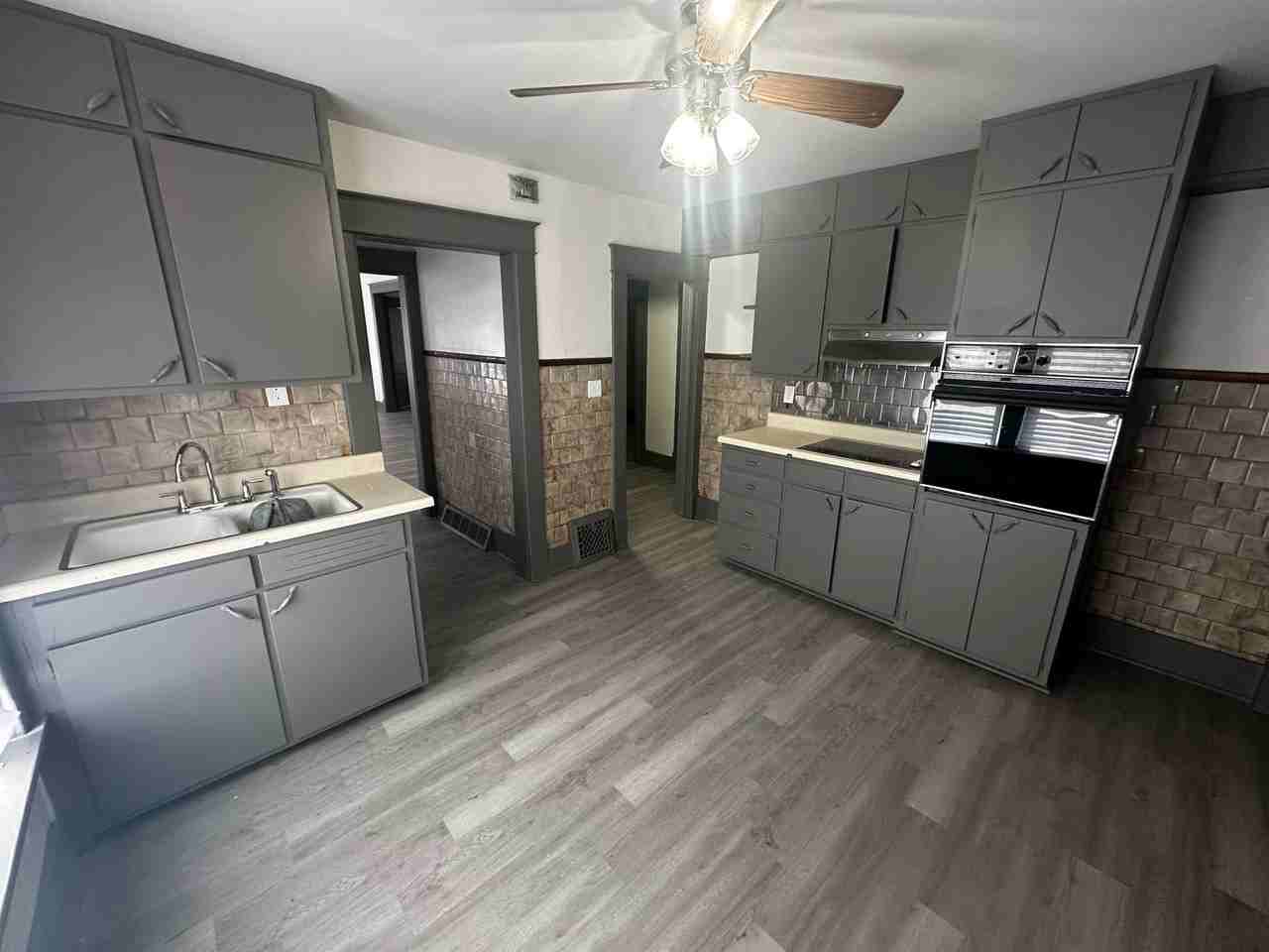 5727 King Hill Ave St. Joseph, MO 64504 - Photo 2 of 8