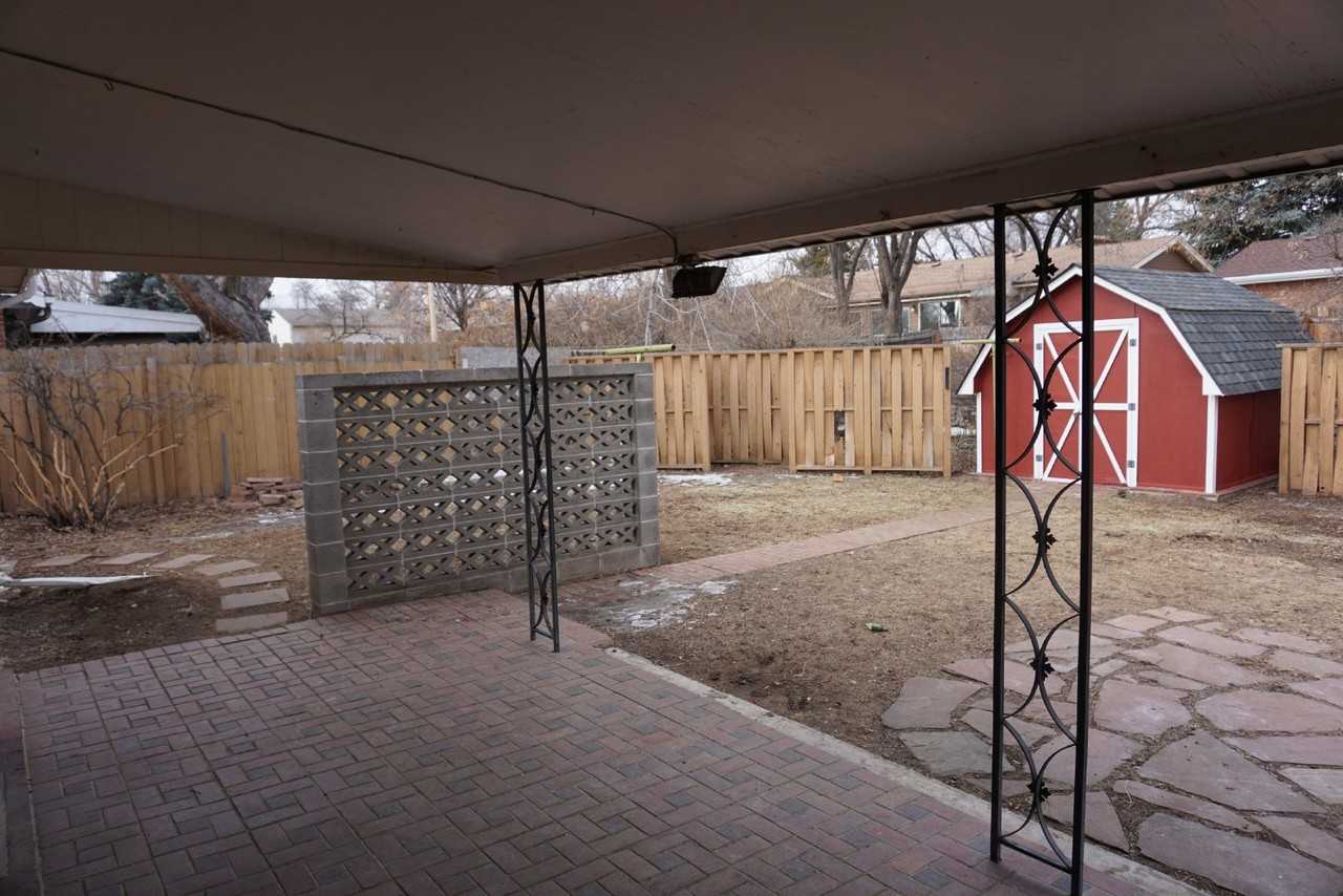 1607 S Balsam Ct - Photo 3 of 19