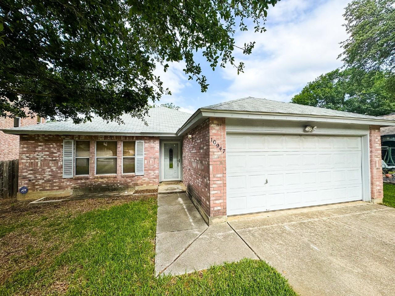 10947 Redbush Park - Photo 3 of 29