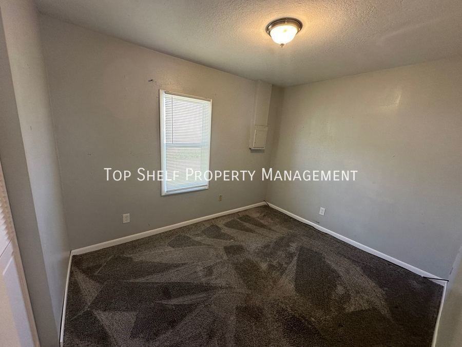 1461 E 21st St - Photo 2 of 6