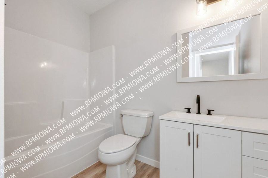 6810 Bright St - Photo 3 of 15