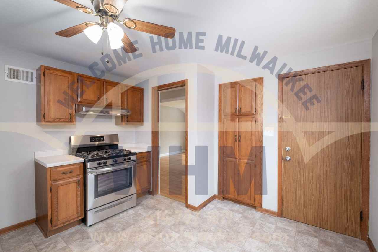 3411 S Chase Ave - Photo 2 of 18