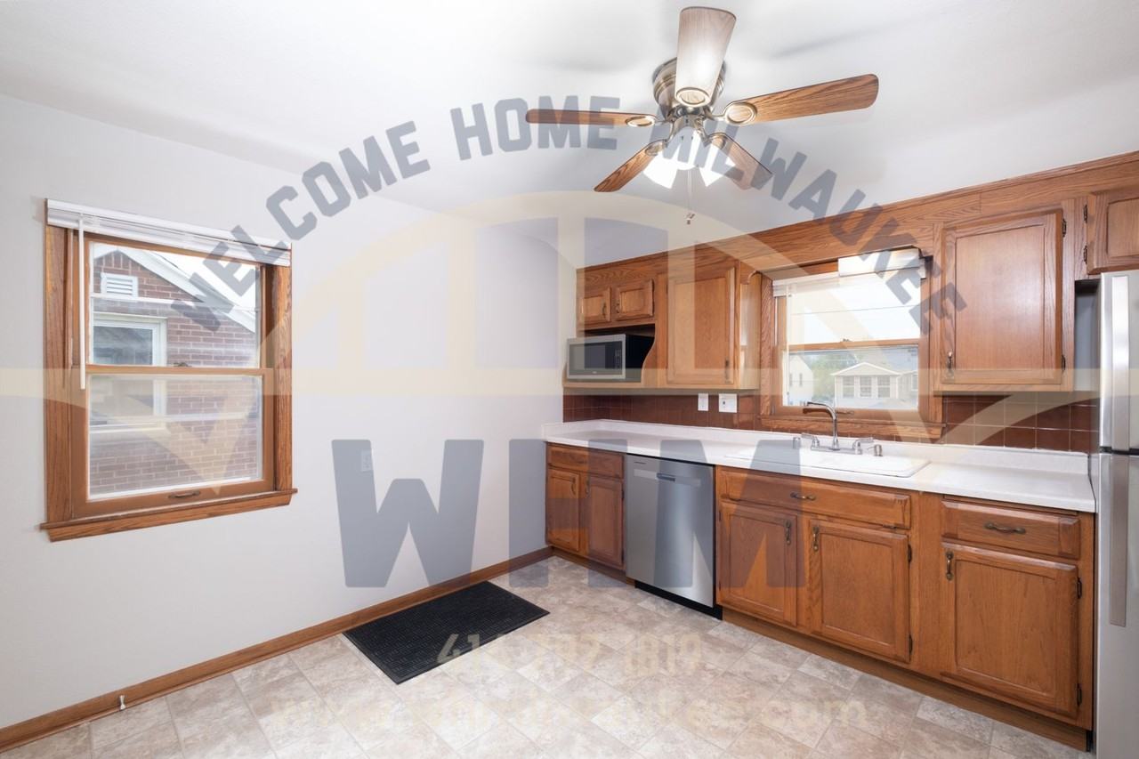 3411 S Chase Ave - Photo 3 of 18