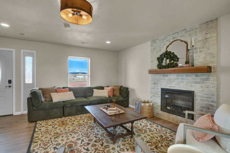 10925 Surrey Ln - Photo 2 of 15