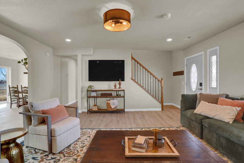 10925 Surrey Ln - Photo 3 of 15