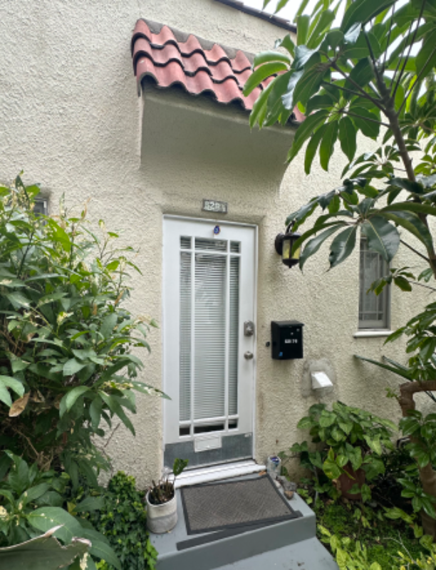 628 North Plymouth Boulevard #NA - Photo 3 of 12