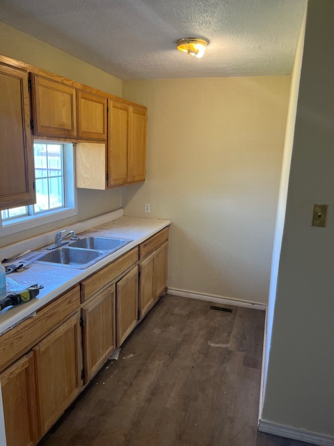 1105 E Cowden Ave - Photo 2 of 9