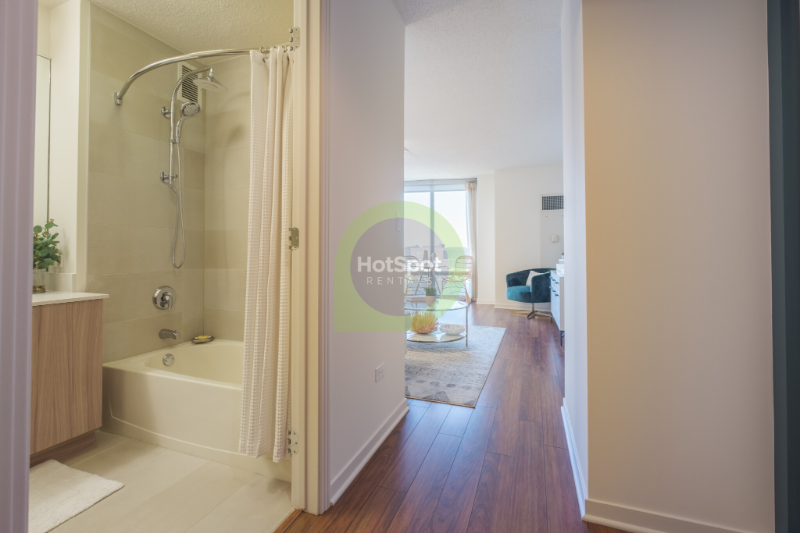 507 N Kingsbury St - Photo 7 of 18