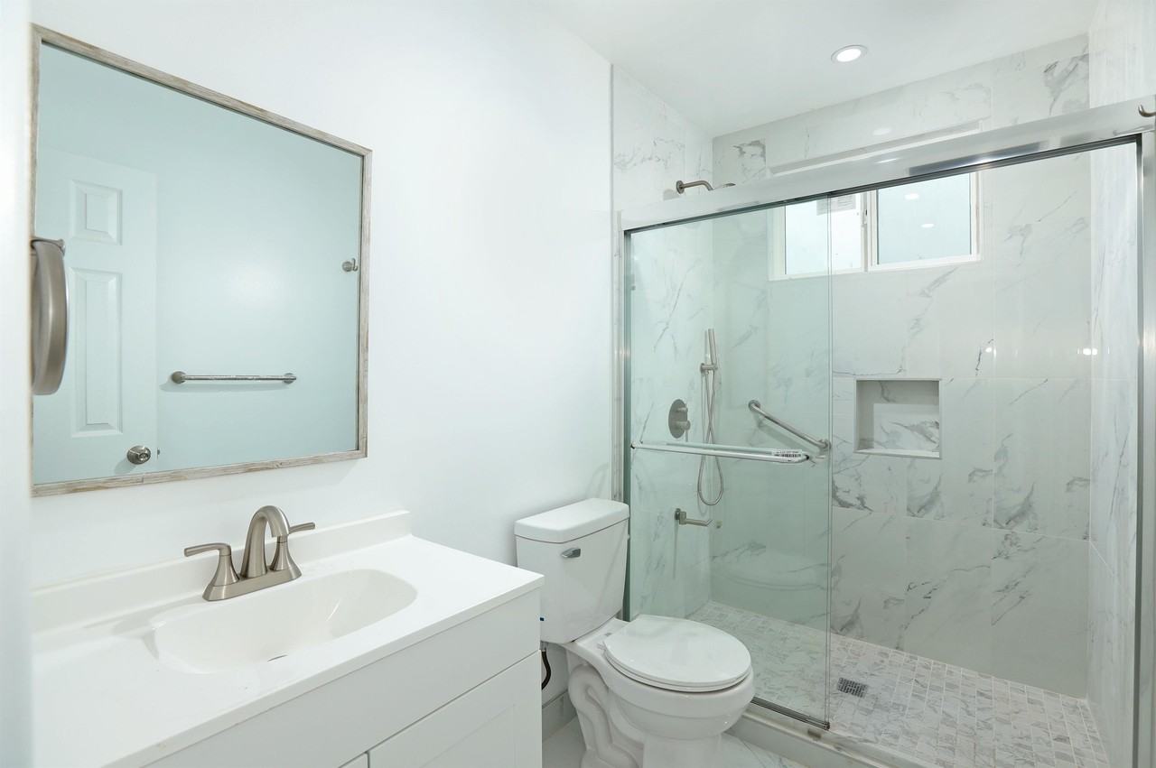 Lexington Avenue 5342 - Photo 6 of 8