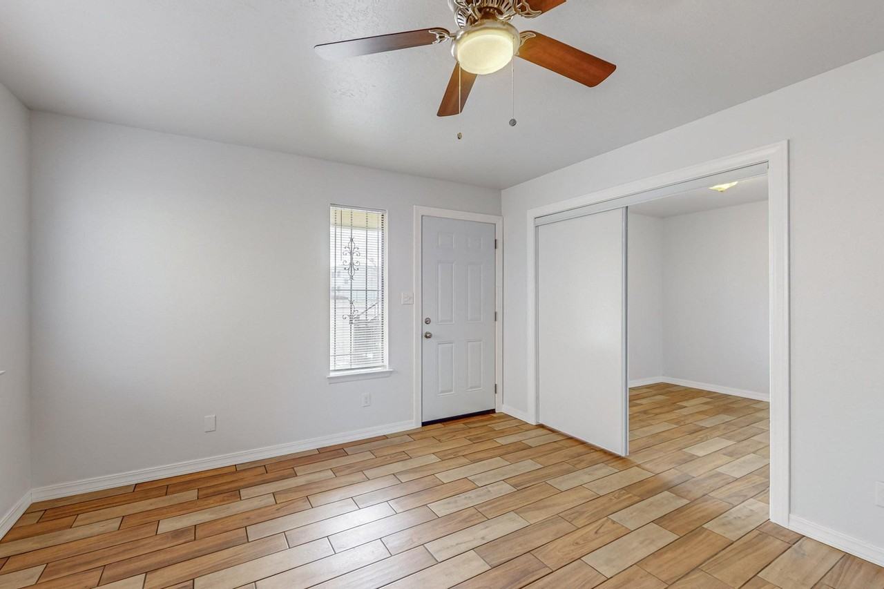 225 Figueroa Street Northeast - Photo 3 of 27