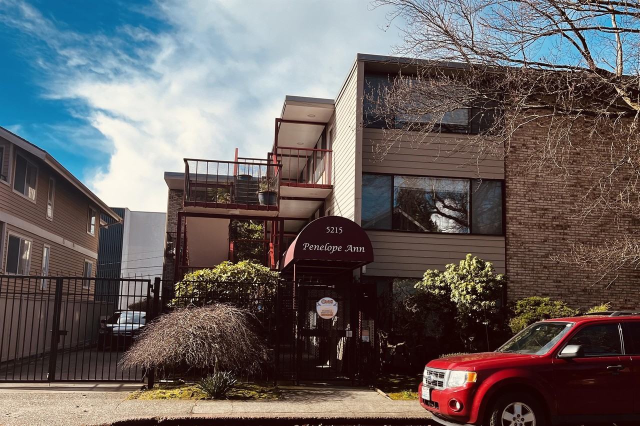 Penelope Ann - Photo 6 of 10