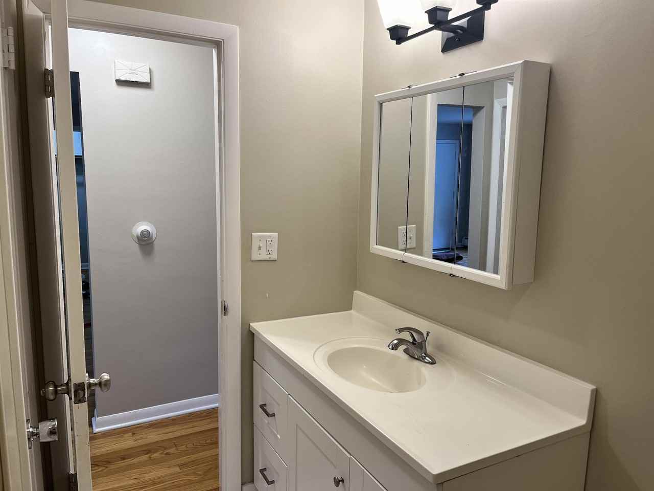 421 Burlington Avenue - Photo 4 of 22