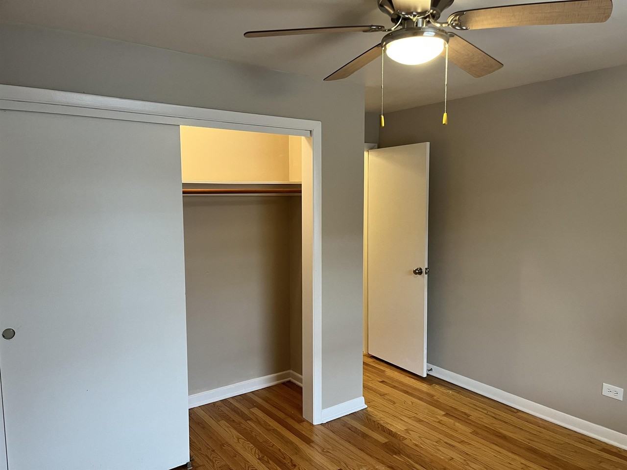 421 Burlington Avenue - Photo 7 of 22