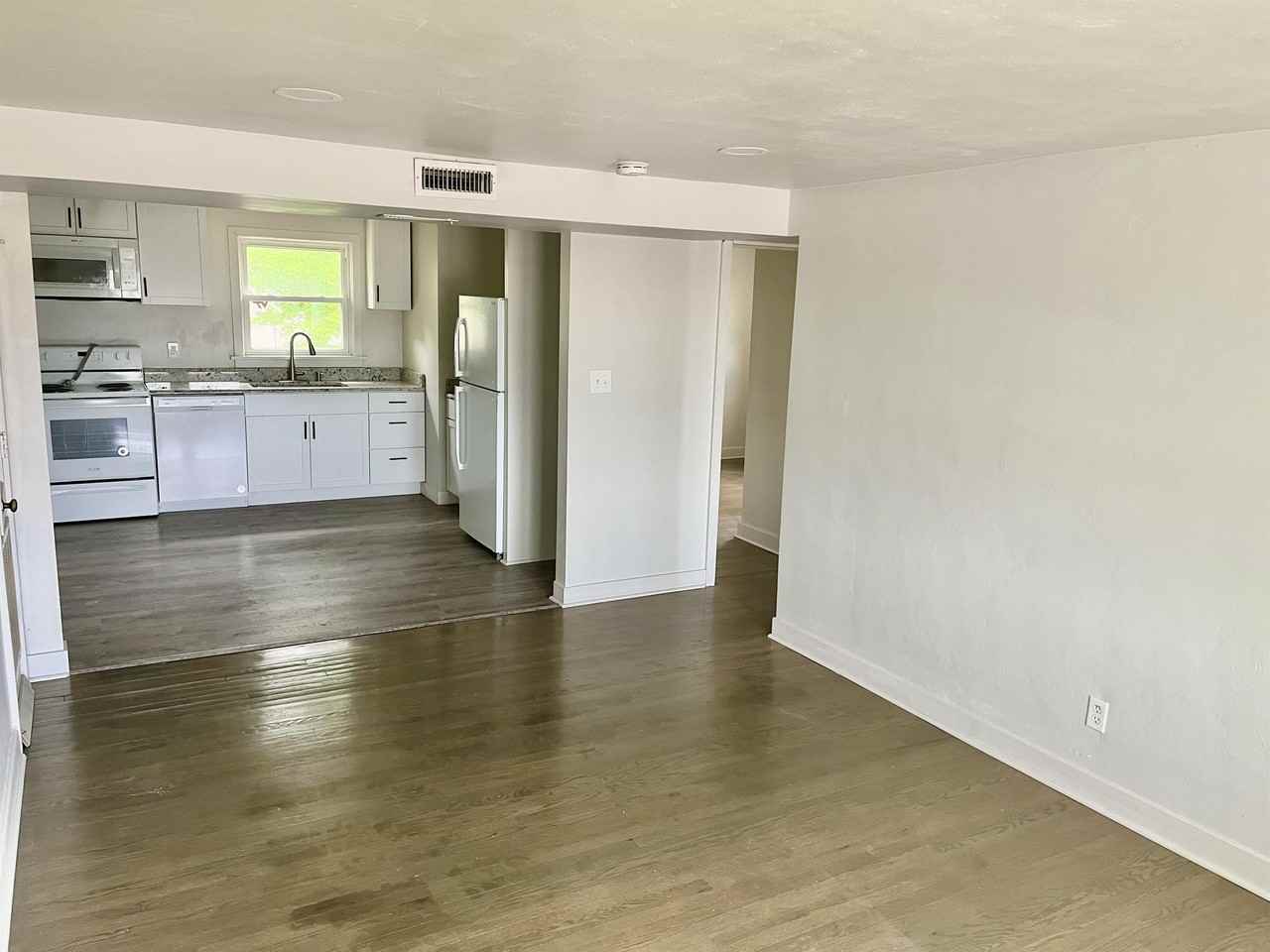 200 Eheart St - Photo 6 of 18