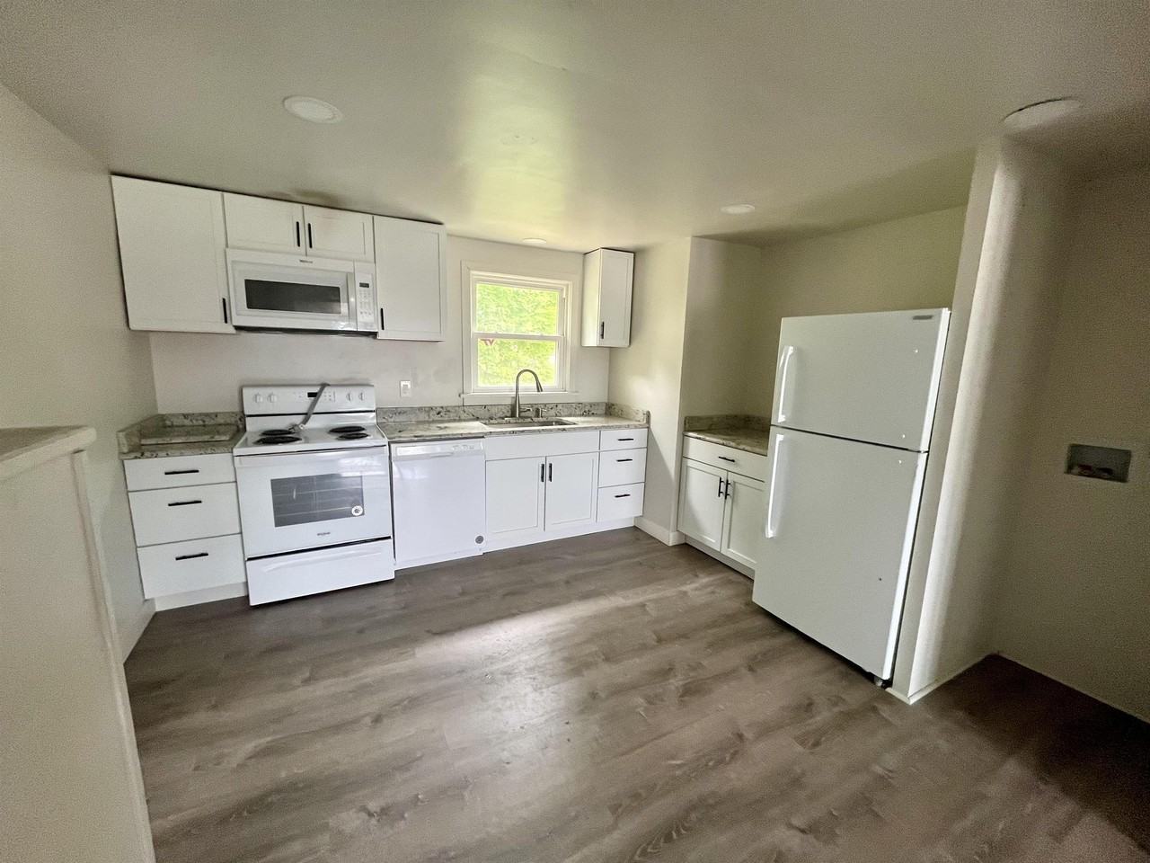 200 Eheart St - Photo 7 of 18