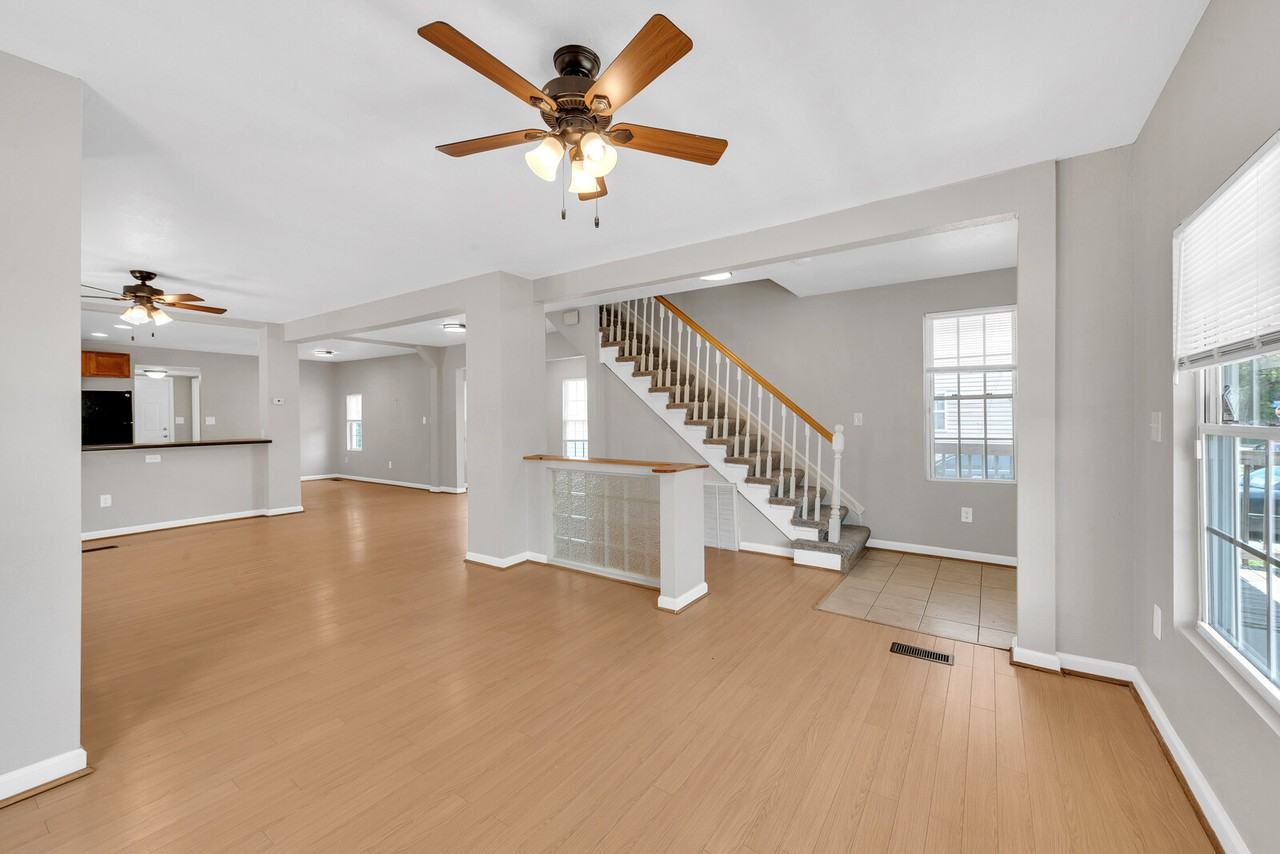 1009 Elkin St #1 - Photo 3 of 9