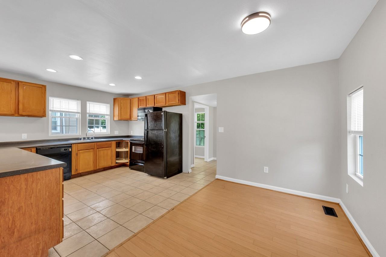1009 Elkin St #1 - Photo 4 of 9