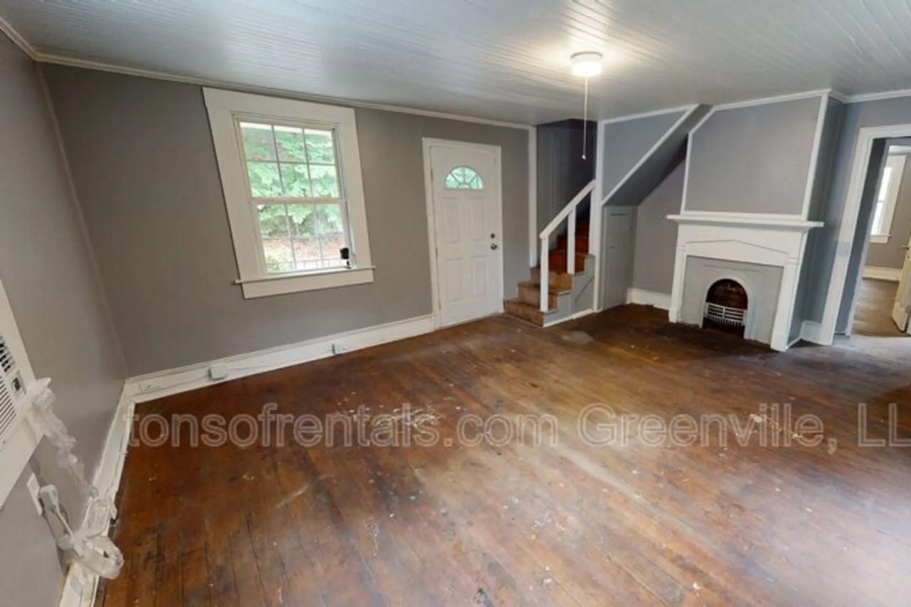 141 Glendale St - Photo 2 of 10