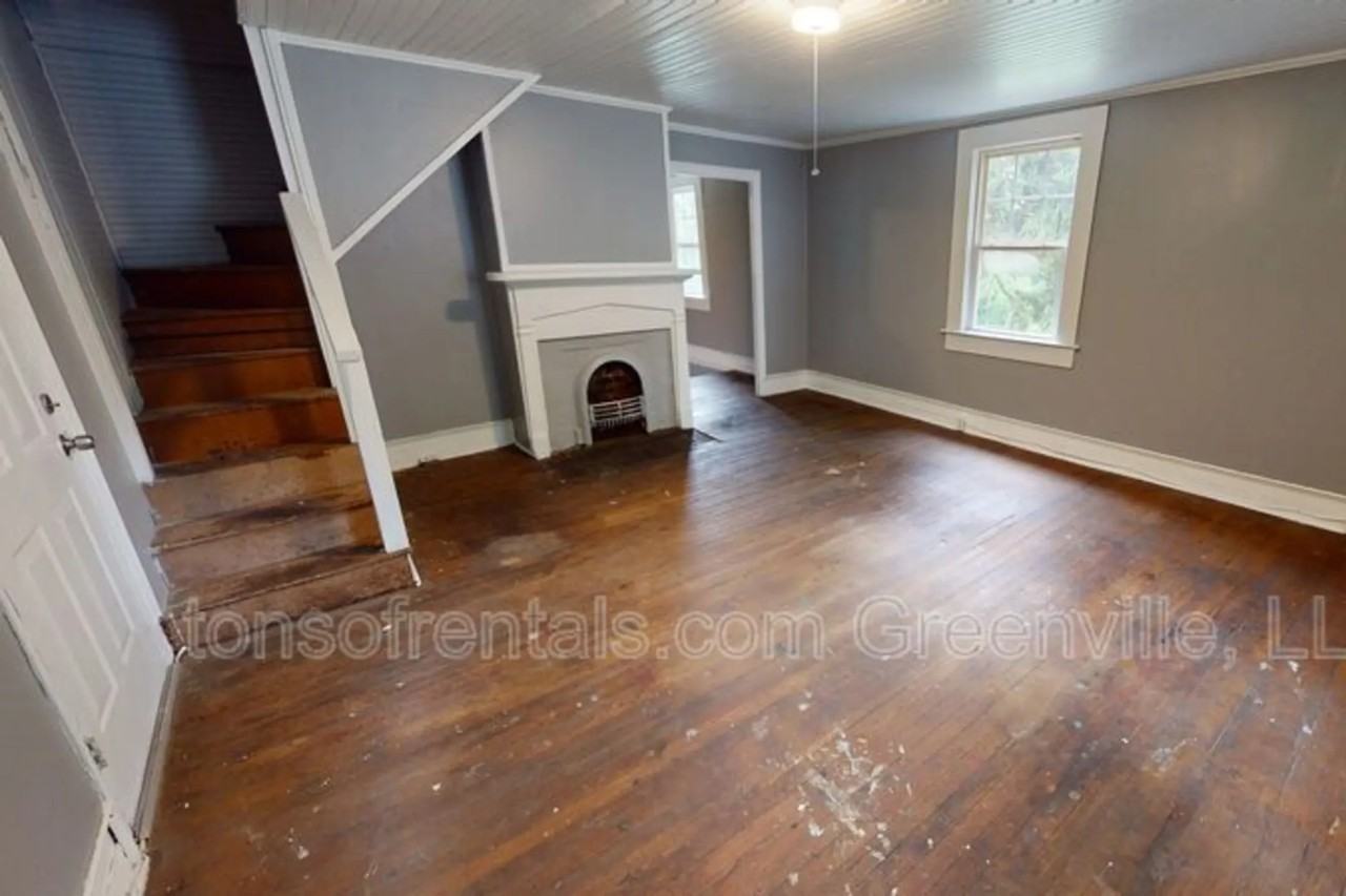 141 Glendale St - Photo 3 of 10