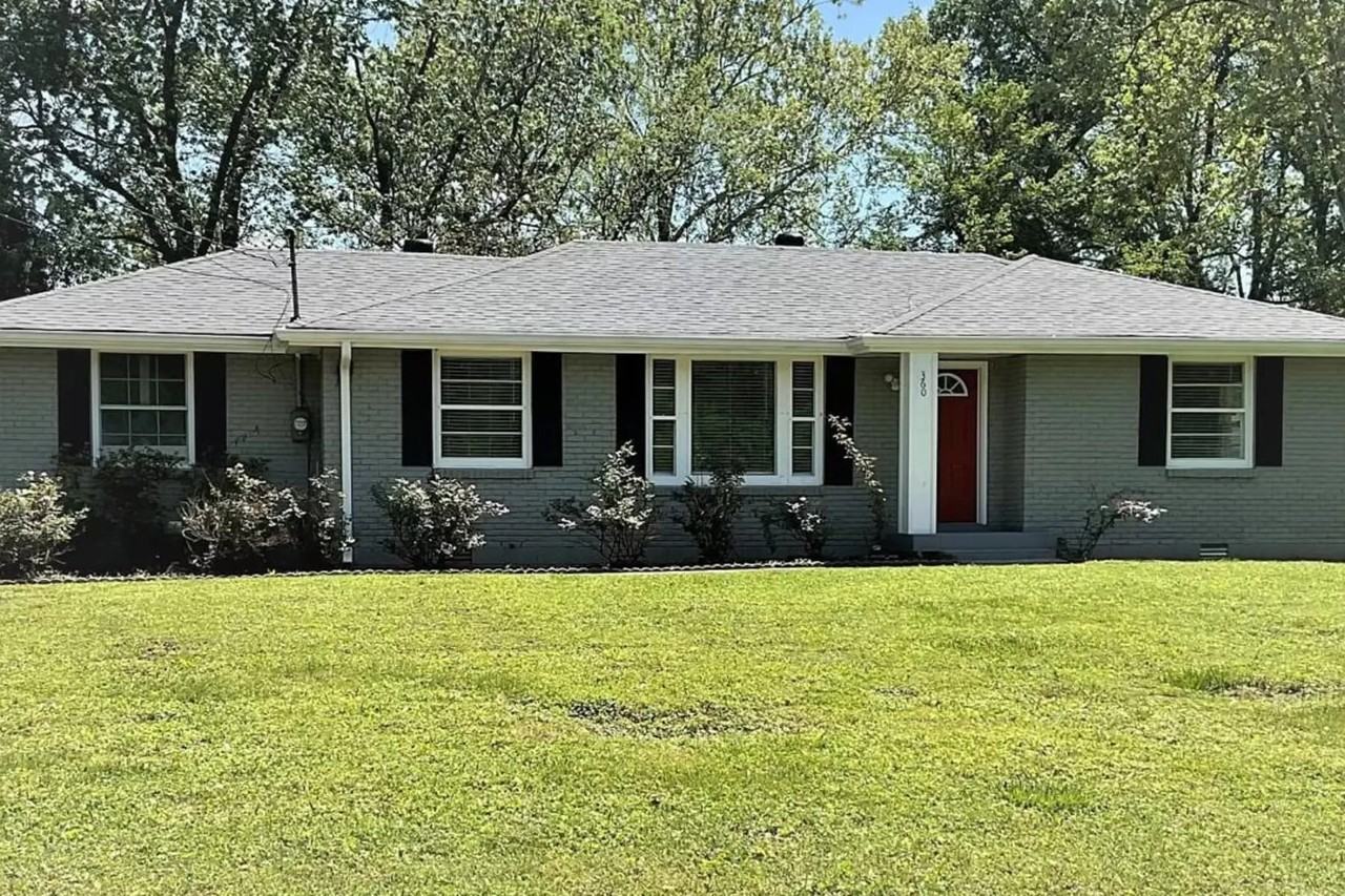 340 Wimpole Dr - Photo 2 of 10