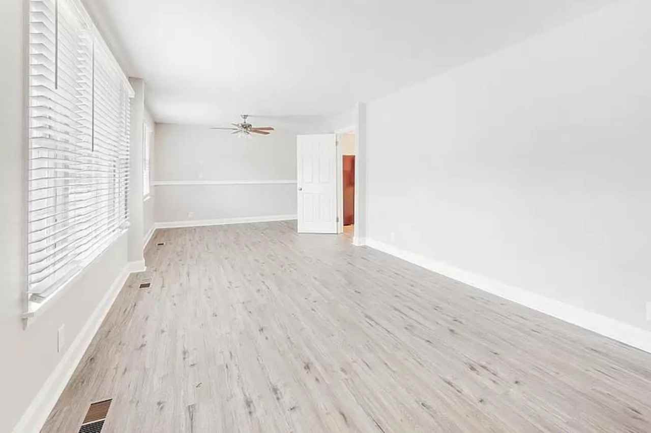 340 Wimpole Dr - Photo 3 of 10