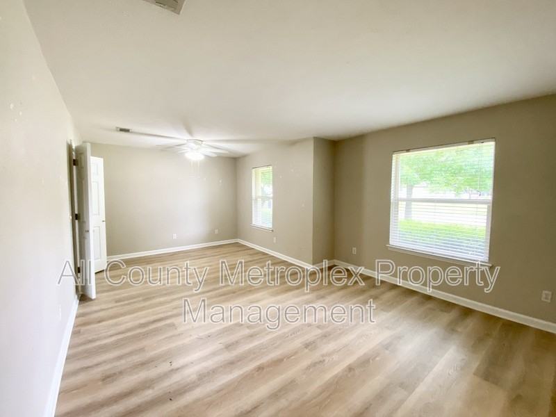 2728 Westridge Dr - Photo 2 of 10