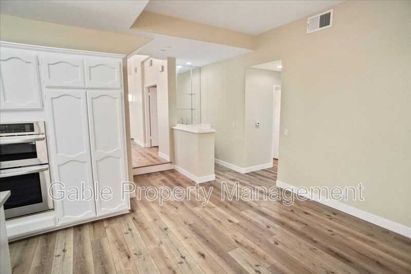 25359 Clarke St - Photo 6 of 24