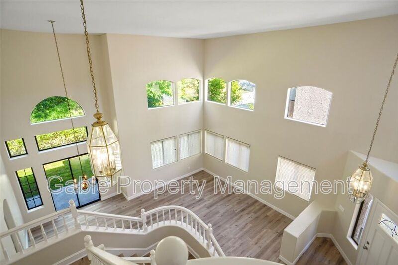 25359 Clarke St - Photo 7 of 24