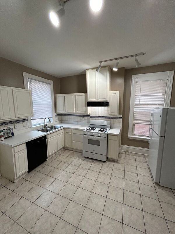 2713 Allen Ave - Photo 2 of 26