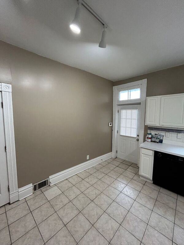 2713 Allen Ave - Photo 3 of 26