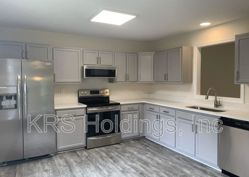 1003 Keltic Cir - Photo 3 of 18