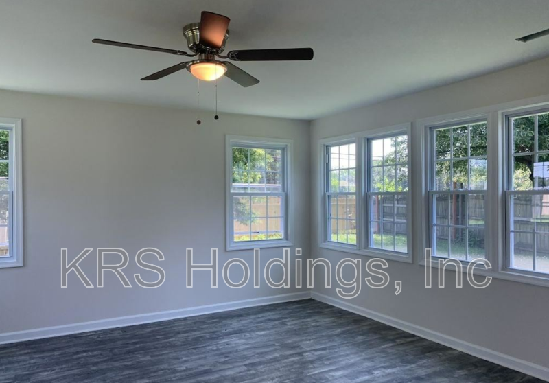 1003 Keltic Cir - Photo 5 of 18