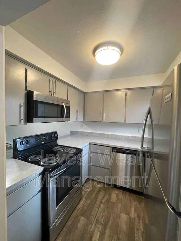 1960 33rd Ave #10 - Photo 4 of 13